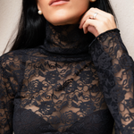 CAMISETA DE ENCAJE CUELLO ALTO