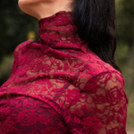 CAMISETA DE ENCAJE CUELLO ALTO
